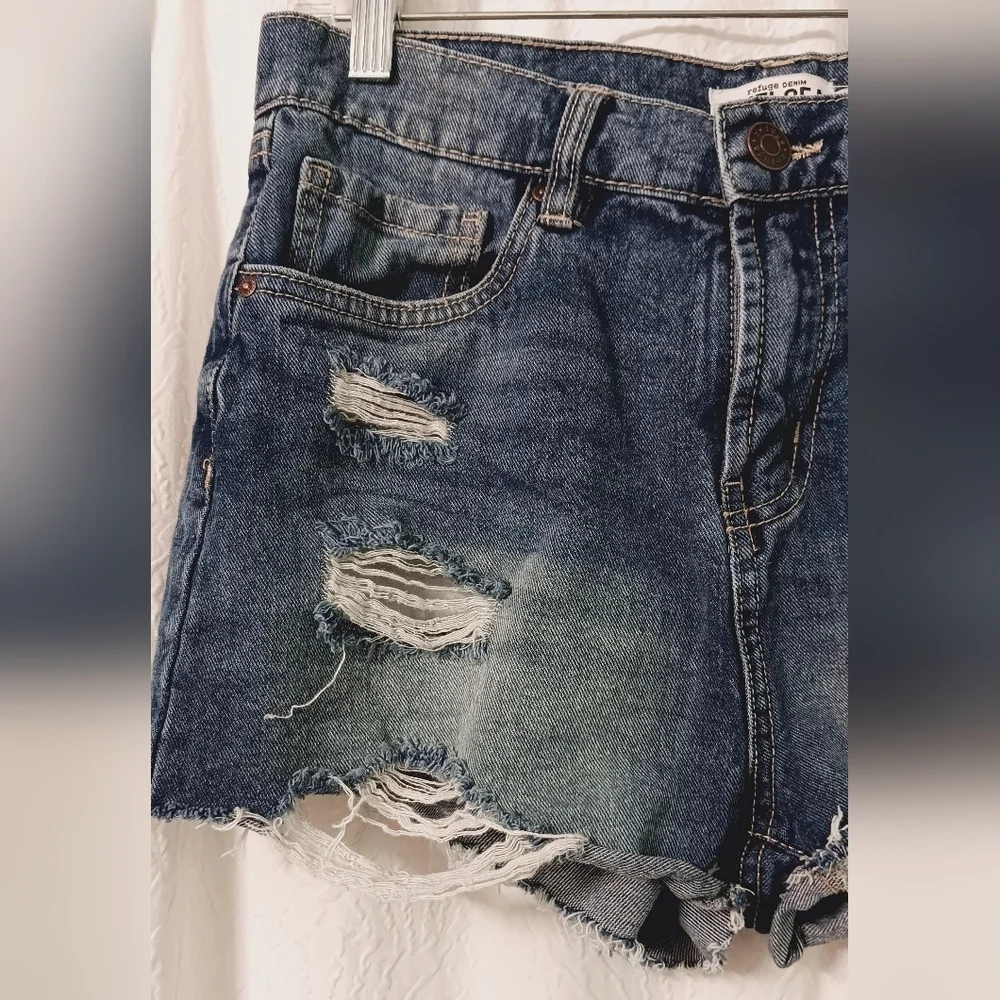 CHELSEA High Rise, Distressed, Cut Off,Clasic 5 Pockets Jean Shorts Size 5